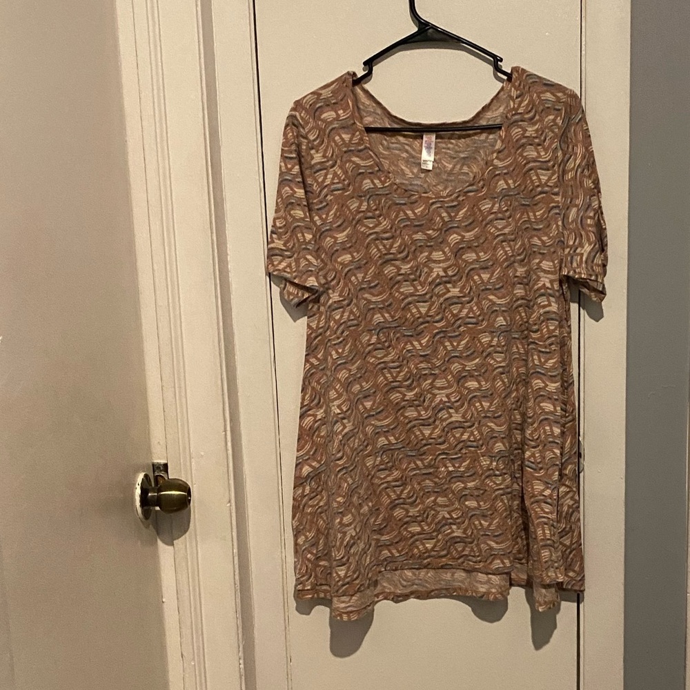 Large lularoe top